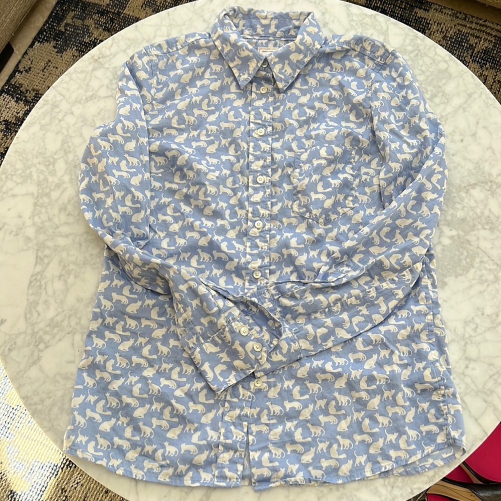 Gap Fitted Boyfriend Shirt  Cat motif.  XS